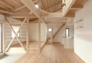 大きな屋根の家