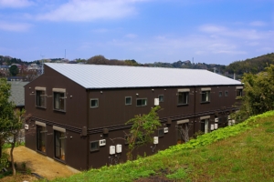 無垢のフローリングを使った共同住宅
