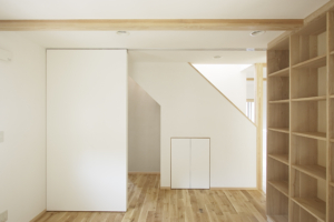高台に建つ眺めのいい家