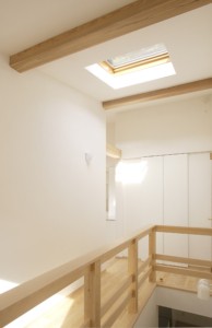 高台に建つ眺めのいい家
