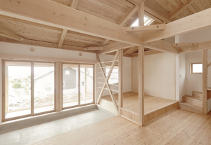 大きな屋根の家