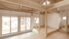 大きな屋根の家
