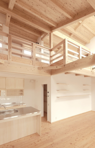 大きな屋根の家