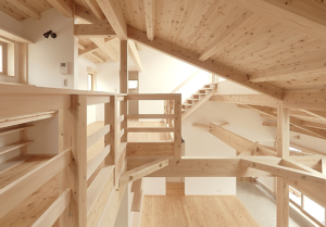 大きな屋根の家
