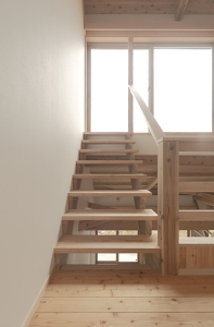 大きな屋根の家